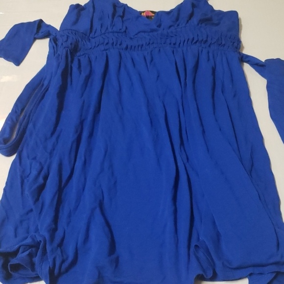 Royal blue top ties in back - Picture 2 of 3